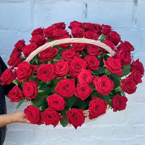 Корзина 51 красная роза - купить с доставкой в интернет-магазине | Флорист Экспресс по Иркутску
